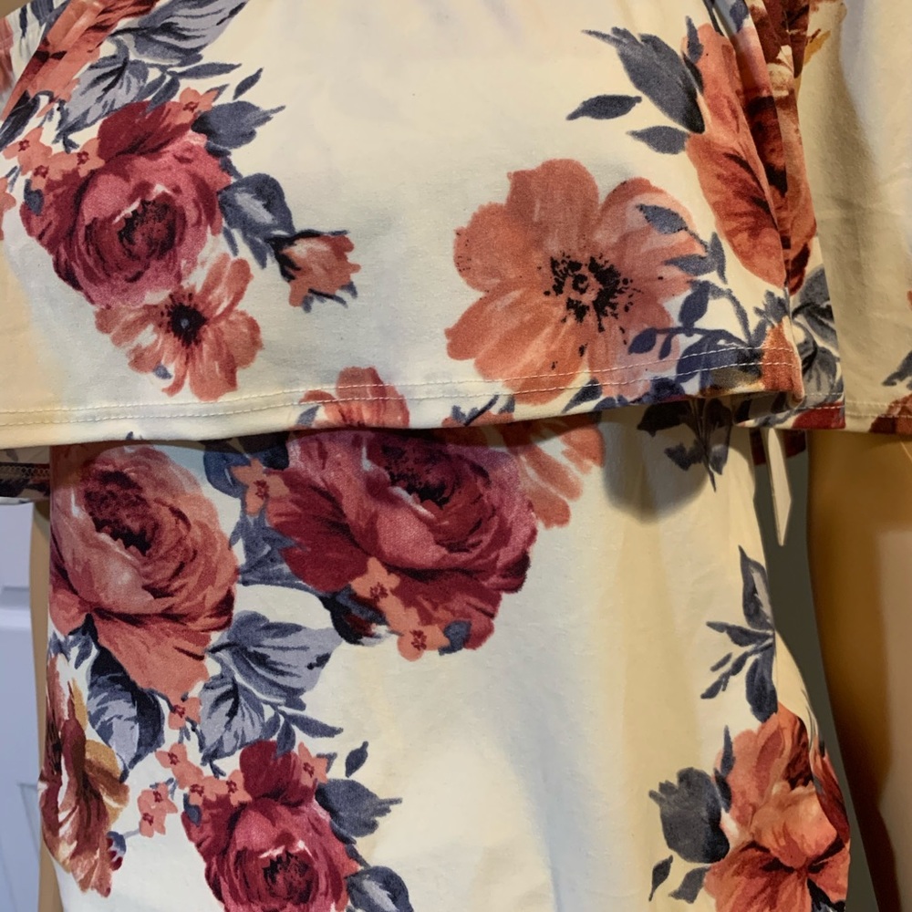 Vibe Off-Shoulder Top - Picture 2 of 5